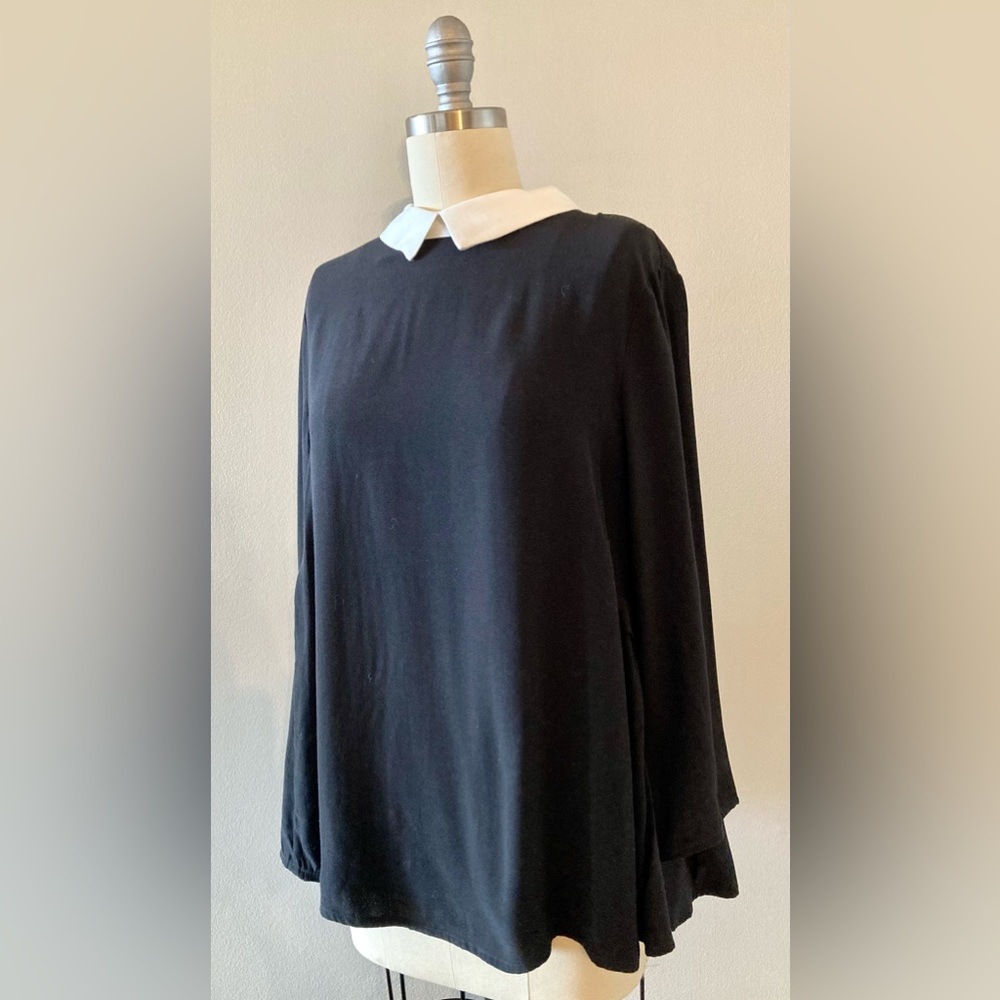 NWT FRNCH shirt. Button up with French white collar. Med/Large. Gorgeous drape.